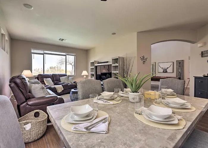 Holiday home 1/2 Mi To Lake: Family W/ Hot Tub In Goodyear *