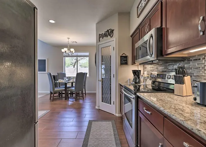 Holiday home 1/2 Mi To Lake: Family W/ Hot Tub In Goodyear