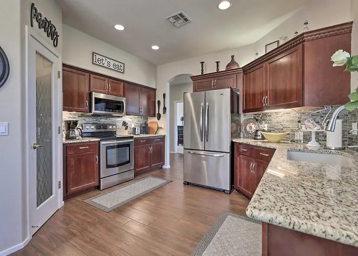 Holiday home 1/2 Mi To Lake: Family W/ Hot Tub In Goodyear *