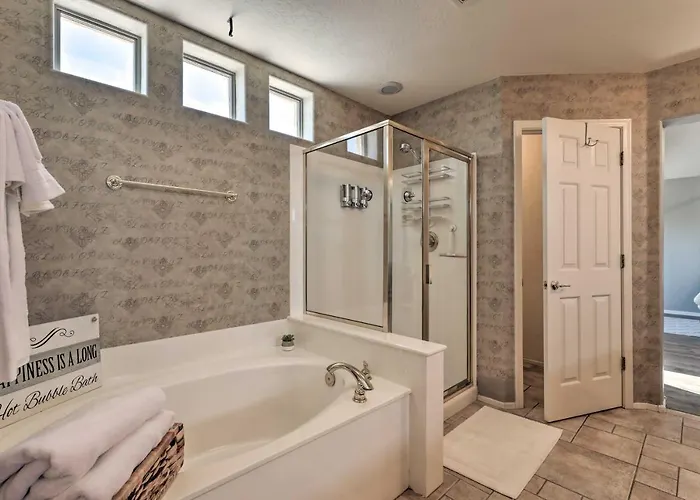 1/2 Mi To Lake: Family W/ Hot Tub In Goodyear Holiday home Liberty