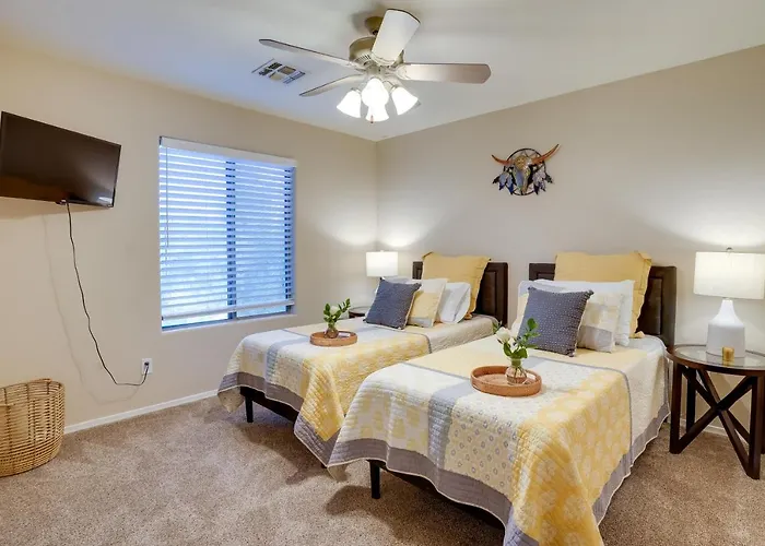1/2 Mi To Lake: Family W/ Hot Tub In Goodyear Holiday home *